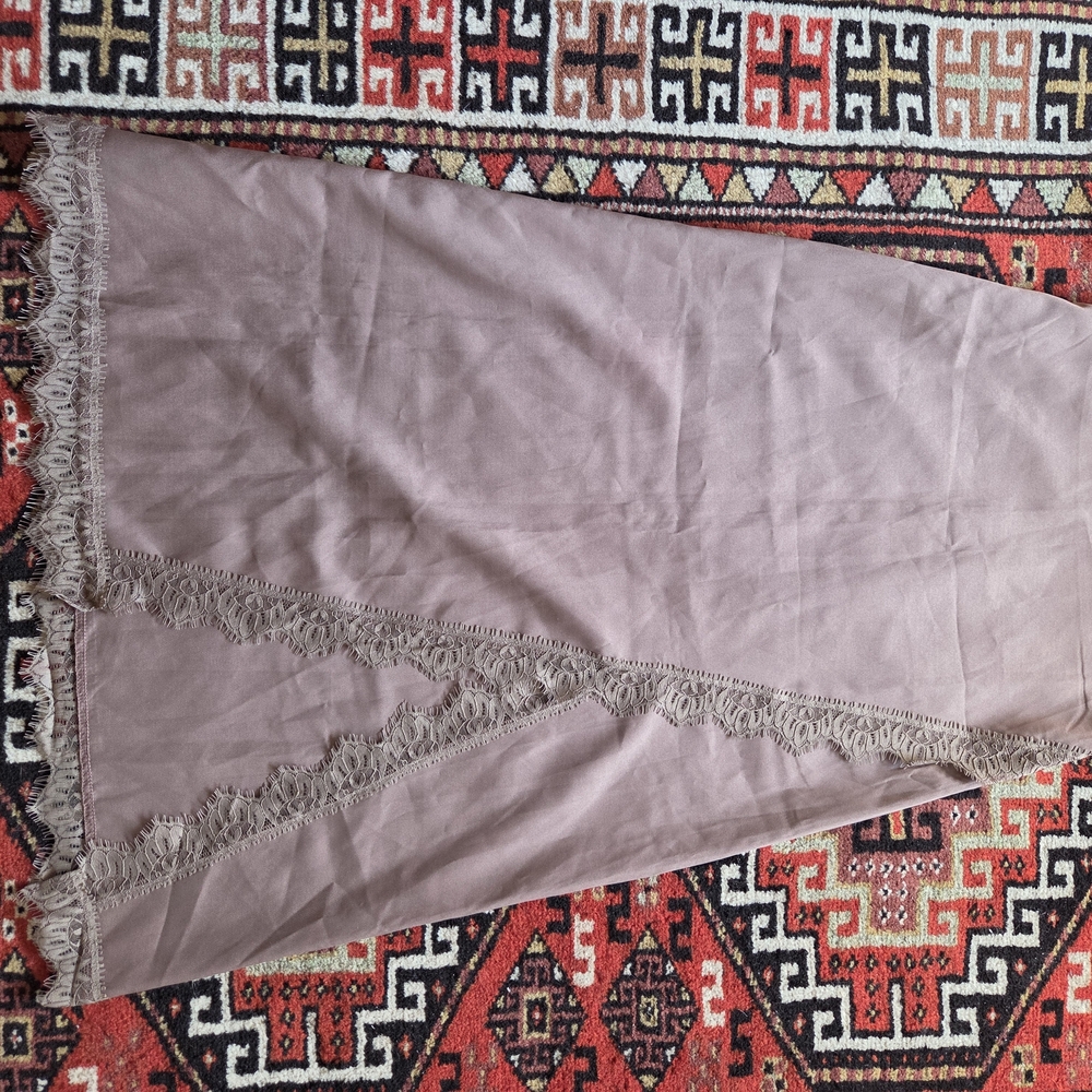 Lace Trimmed Skirt in Mauve